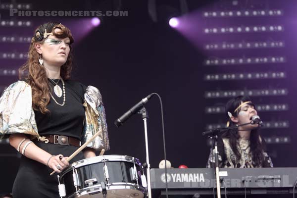 BAT FOR LASHES - 2007-08-26 - SAINT CLOUD - Domaine National - Scene de la Cascade - 